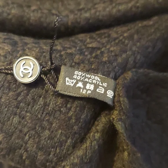 CHANEL GWP Knit Scarf with Logo - Picture 4 of 7